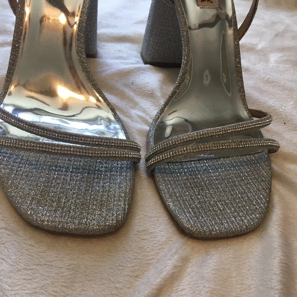 Badgley Mischka Silver Heels with Strappy Design Sz 10